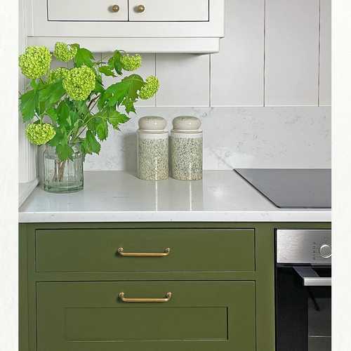 Details from our recently completed modern English country kitchen, with bespoke panelling and polished micro-cement flooring. 
.
.
.
.
#homedesign #homerenovation #interiordesignilkley #interiordesigners #kitchendesign #panellingkitchen #homedesign #kitchendesignideashomeinspire #interiordesigner #interiorarchitecture #liftingthelid #hitchcockspiersdesign